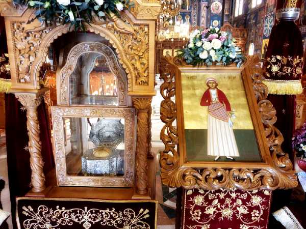 Η τιμία κάρα και η εικόνα της Αγίας Παρθενομάρτυρος Ελένης εκ Σινώπης του Πόντου, στον Ιερό Ναό της Αγίας Μαρίνας στην Τούμπα Θεσσαλονίκης 