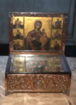 Η λειψανοθήκη του Αγίου Κανιδίου, συναθλητού του Αγίου Μεγαλομάρτυρος Ευγενίου του Τραπεζουντίου.