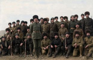 Σπάνια φωτογραφία: Ο αιμοσταγής τοπάλ οσμάν με τον συρφετό του (τσέτες και τούρκους άτακτους δολοφόνους)