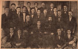 Απόφοιτοι του Φροντιστηρίου της Τραπεζούντας του Πόντου έτους 1899 (πρωτότυπη φωτογραφία - πηγή Ποντιακή Εστία 1960)