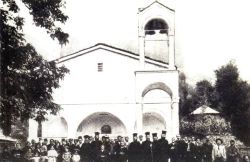 Παιδικές αναμνήσεις απο ένα ταξίδι στη Λειβερά της Ματσούκας - Ναός στη Λειβερά