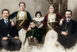 Οικογενειακή φωτογραφία Ελλήνων του Πόντου πριν το 1920