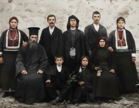 Οικογένεια παπα Αποστόλου Χειμωνίδη ενορία Κοζλαράντων Σάντας 