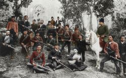 Όμιλος Ελλήνων ενόπλων στην Εκκλησία της Παναγίας Καστρότοιχου Ενορίας Αληθινού Κρώμνης