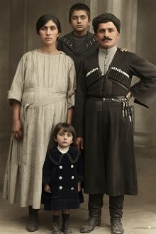  Ο οπλαρχηγός Βασίλης Ανθόπουλος ή Βασίλ Ουστάς ή Βασίλ' Αγάς απ το Κιζίκ του Χαπές με την οικογένεια του