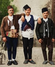 Η ενδυμασία (φορεσιά) ανδρών και γυναικών στο χωρίον Αγούλα̤ (Αγούλια) της Νικόπολης του Πόντου