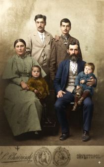 Οικογένεια Ελλήνων εκ Πόντου στη Σεβαστούπολη