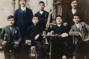 Ο Σταύρης ο Κεμεντζετζής με κάμποσα παιδία επέρεν την παρέαν ατ' κι ερούξαν ΄ς σα χωρία