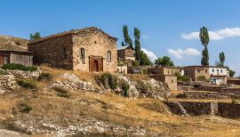 Χερροίανα -Η Εκκλησία των Αγίων Θεοδώρων μετά την καταστροφή του 1922 παραδίδεται στην ερείμωση 