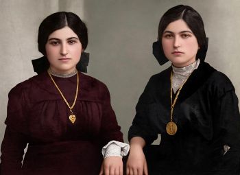 Ανατολή & Αναστασία Φωτιάδη Πάφρα Πόντου 1917 - Άγιος Κοσμάς Χρυσούπολης Καβάλας 1924 