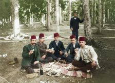 Εκδρομή στο Σοούκ - Σου (Κρυονέρι) Τραπεζούντας το 1910. Στο κέντρο ο Θεόδωρος Ακριτίδης με φίλους του σε ένα υπαίθριο φαγοπότι