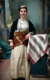 Η Μαρίκα Τρικίδου - Κανξίδου, γεννημένη το 1915 στην Κρώμνη του Πόντου - Καλαμαριά 1930 Η Μαρίκα Τρικίδου - Κανξίδου, γεννημένη το 1915 στην Κρώμνη του Πόντου - Καλαμαριά 1930