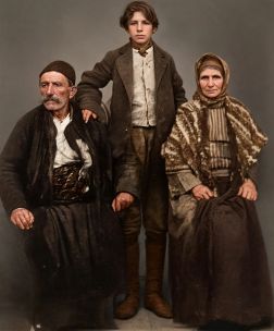 Οικογένεια Ελλήνων αστών της Αργυρούπολης του Πόντου 1875
