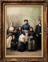 Κρώμνη Πόντου 1896. Αναμνηστική φωτογραφία της οικογένειας Γρηγοριάδη