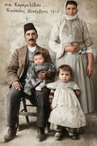 Οικογένεια Κωνσταντίνου Καραμελίδη 1913 Νικόπολις Πόντου (επεξεργασμένη-επιχρωματισμένη)