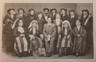 Παραδοσιακές ποντιακές ενδυμασίες λεύκωμα Ευξείνου Λέσχης Γιαννιτσών 2010