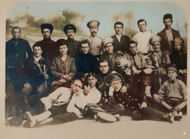 Αναμνηστική φωτογραφία Ελληνοπόντιοι της στρατιωτικής κλάσης 1916 από το Βεζίνκιοϊ του Κάρς. 