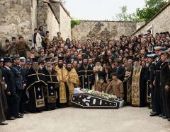 Η κηδεία του νεαρού Μιχάλη Ζουντουρίδη από την Τραπεζούντα που σκοτώθηκε τυχαία από τούρκο στρατιώτη κατά τη διάρκεια δεξίωσης στην Ελληνική Λέσχη προς τιμήν των Ελλήνων Αξιωματικών του αντιτορπιλλικού ΒΕΛΟΣ 1919