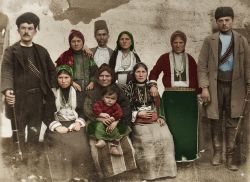Μονός Χορός - Τίκ, Σαντάς. Δημώδες άσμα: Ση Σαντά μίαν φοράν εντώκεν τρανόν ποράν.