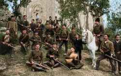 Όμιλος Ελλήνων ενόπλων Κρωμναίων στην Εκκλησία της Παναγίας Καστρότοιχου Ενορίας Αληθινού Κρώμνης - Γαμήλια πομπή με αρχηγό τον Κ. Βιόπουλο