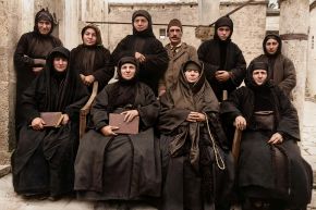 Απεικονίζονται καλόγριες του χωριού Ιμέρα (Γήμερα - Ίμερα) τηςΤραπεζούντας, της Ιεράς Μονής του Ιωάννη του Προδρόμου το 1920 