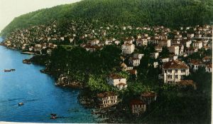 Άποψη της ενορίας Κοκάρεως - δεξιά το νεόκτιστο Παρθεναγωγείο της Κερασούντας