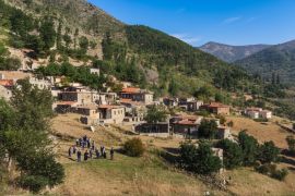 Η ενορία Μονοβάντων υπήρξε μία από τις τέσσερις κύριες και ιστορικές συνοικίες/ενορίες που παρέμειναν ζωντανές στο Σταυρί (Σταυρίν) της Αργυρούπολης του Πόντου