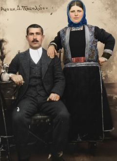 Χωριό Σέκεκλη της Γεωργίας, περίπου το 1910. Ο Τριανταφυλλίδης Ιωάννης και η Τσιριπίδου Ελένη. Έλληνες καταγόμενοι από τη Σάντα του Πόντου. 