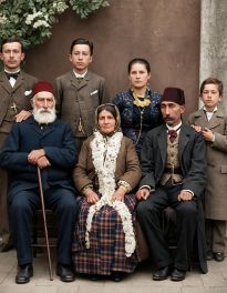 Αναμνηστική φωτογραφία της οικογένειας του Παναγιώτη Τσαλιγοπούλου, Θεοδοσιούπολις (Ερζερούμ) 1878