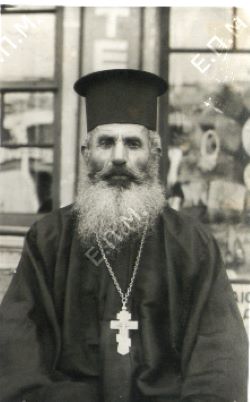 Ιερεύς παπα-Πέτρος Παπαγεωργίου Παπαδόπουλος (Παπαγεωργιάδης) εξ Αλεξοπουλάντων Σταυρί. Κάτω Θεοδωράκι, Κιλκίς 14.8.1938