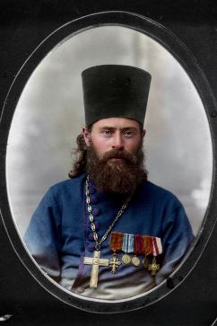  Ο Παπα - Χαρίτοφ τα πρώτα χρόνια της δεκαετίας του 1900 Υπήρξε Αρχιερατικός Επίτροπος και Επιθεωρητής Δημοτικών Σχολείων στο Κυβερνείο Καρς πρωθιερ. Γ. Χαριτίδης