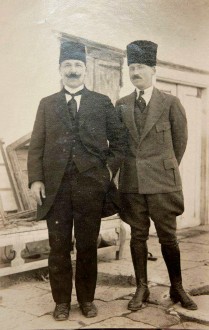 Σεβάστεια. Ο κυβερνήτης Καλίντ Ριφάτ πασά (δεξιά) και ο αδελφός του Χουσεΐν Αβνί bey, στη δεκαετία του 1920