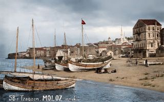 Τμήμα του αιγιαλού στο λιμάνι της Τραπεζούντας του Πόντου περί το 1920