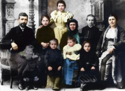 Αναμνηστική οικογενειακή φωτογραφία απ τις αρχές του περασμένου αιώνα στον Πόντο - Έλληνες του Πόντου