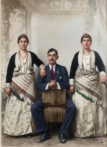 Αναμνηστική φωτογραφία οικογένειας Ελλήνων στον Πόντο περί το 1900 