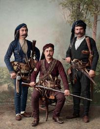 Τρεις ένοπλοι ζιπκοφόροι με την λάζικη φορεσιά του Πόντου - Τραπεζούντα  δεκαετία 1890