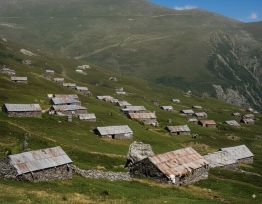 Χωριό Κερασέα, όπως φαίνεται από τα υψώματα της Ζάβερα